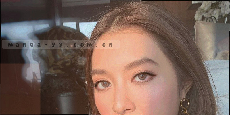 手机和平板的抽象轮廓叠加，表现YY语音多端兼容的浏览体验